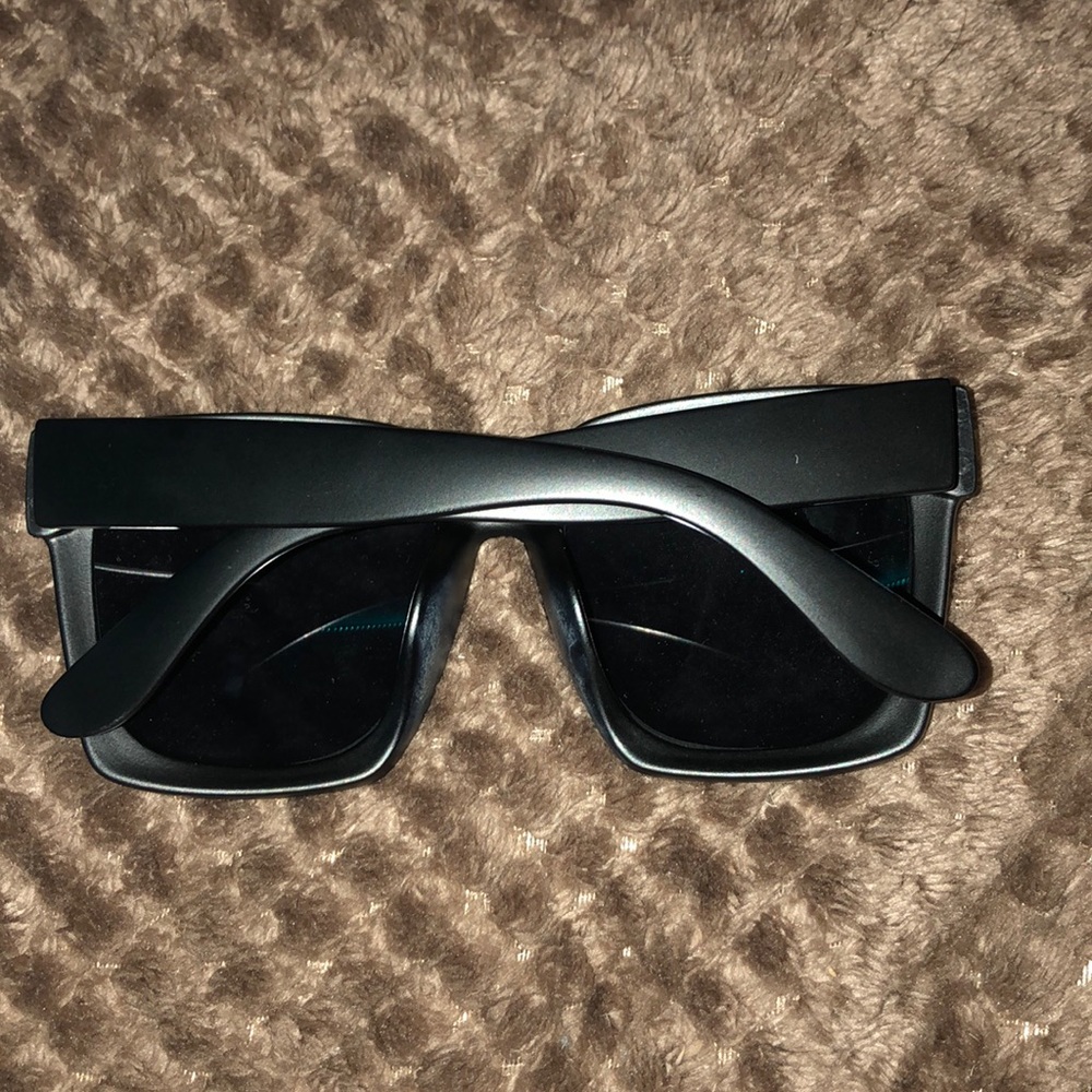 Sunglasses - Picture 5 of 8